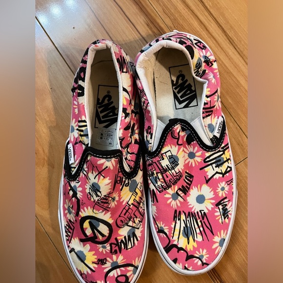 VANS W7/M5.5 classic slip ons in pink floral graffiti print - Picture 4 of 9
